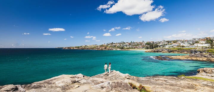 Couple enjoying the coastal view at Tamarama Beach on the Bondi to Coogee coastal walk